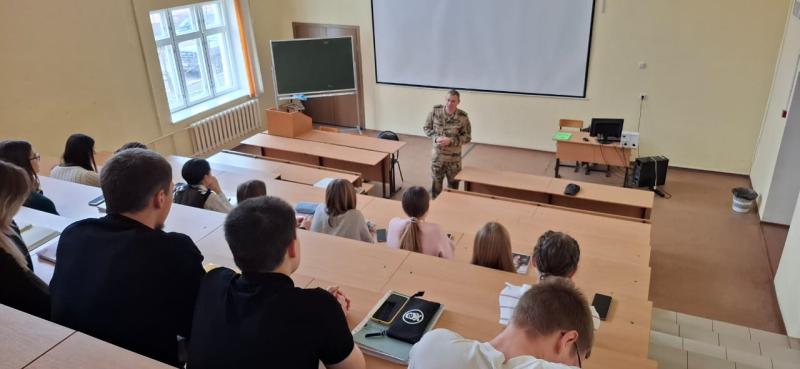 Офицер Росгвардии прочитал лекцию для орловских студентов