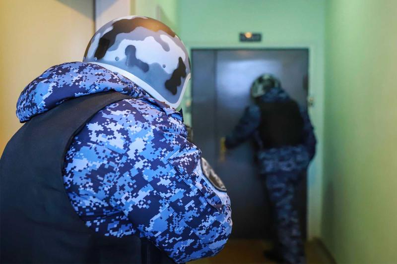 Росгвардейцы помогли медикам оказать помощь топкинцу с ножевым ранением