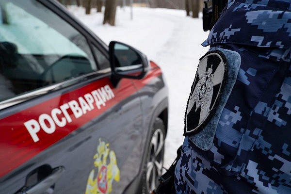 В столице Мордовии экипаж Росгвардии задержал гражданина по подозрению в нанесении побоев