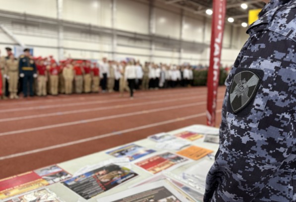 В Ярославле росгвардейцы приняли участие в посвящении школьников в «Юнармию»