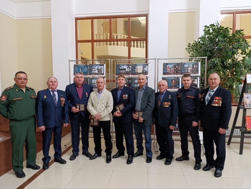 В Мордовии росгвардейцу вручена благодарность за помощь в сборе и передачи оружия в зону СВО